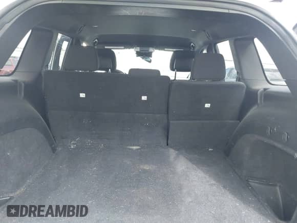 2018 Jeep Grand Cherokee Altitude z VIN 1C4RJEAGXJC171254, wystawiony jako IAAI lot #42192395 z przebiegiem 210 890 mil mil oraz . Historia ofert i sprzedaży dostępna na DreamBid. Obrazek 18.