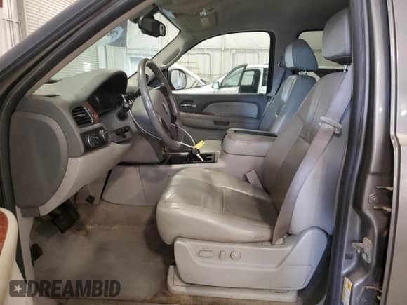 2007 Chevrolet Suburban LT z VIN 1GNFK16347J291531, wystawiony jako Copart lot #80551085 z przebiegiem 184 978 mil mil oraz Szkoda całkowita • Salvage title. Historia ofert i sprzedaży dostępna na DreamBid. Obrazek 7.