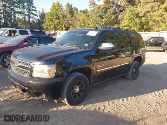 2011 Chevrolet Tahoe LTZ z VIN 1GNSCCE06BR200316, wystawiony jako IAAI lot #43452250 z przebiegiem 265 562 mil mil oraz . Historia ofert i sprzedaży dostępna na DreamBid. Obrazek 2.