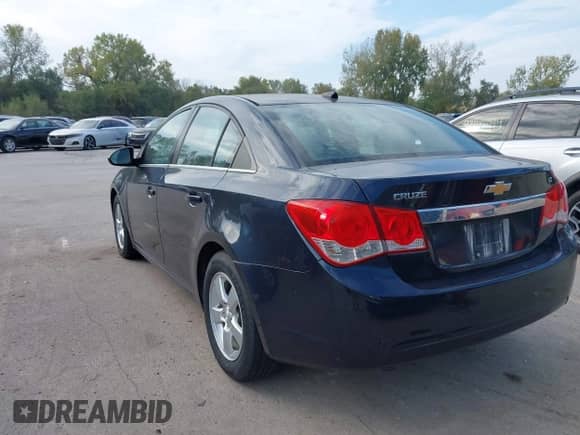 2014 Chevrolet Cruze 1LT с VIN 1G1PC5SB3E7382923, выставлен на аукционе IAAI как лот 43488878 с пробегом 130 527 миль миль и . История ставок и продаж доступна на DreamBid. Изображение 3.
