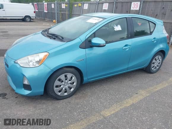 2013 Toyota Prius One z VIN JTDKDTB35D1049040, wystawiony jako IAAI lot #43130782 z przebiegiem 96 170 mil mil oraz . Historia ofert i sprzedaży dostępna na DreamBid. Obrazek 2.