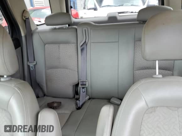 2007 Saturn VUE V6 z VIN 5GZCZ53407S843000, wystawiony jako Copart lot #61097484 z przebiegiem 142 423 mil mil oraz Nie do naprawy • Non repairable. Historia ofert i sprzedaży dostępna na DreamBid. Obrazek 10.