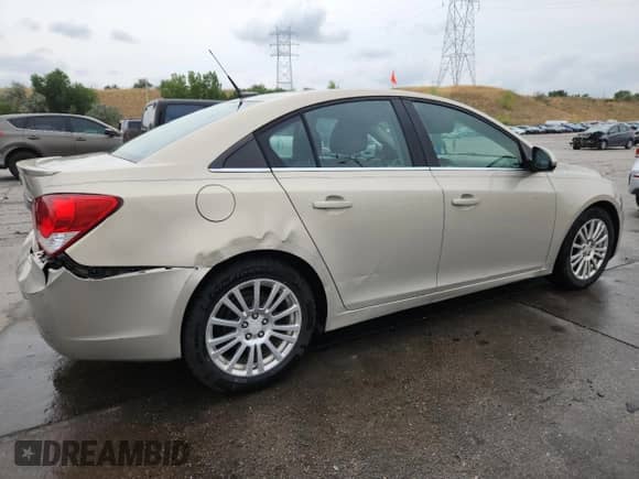 2012 Chevrolet Cruze ECO z VIN 1G1PJ5SC4C7293311, wystawiony jako Copart lot #70288375 z przebiegiem 234 025 mil mil oraz Szkoda całkowita • Salvage title. Historia ofert i sprzedaży dostępna na DreamBid. Obrazek 3.