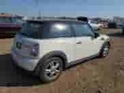 2012 MINI Hardtop с VIN WMWSU3C52CT260986, выставлен на аукционе Copart как лот 81976875 с пробегом 130 257 миль миль и Списание • Salvage title. История ставок и продаж доступна на DreamBid. Изображение 3.