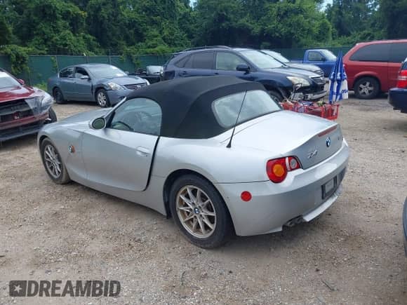 2003 BMW Z4 2.5i with VIN 4USBT334X3LS43344, listed as a IAAI auction lot 42785894 with 135,275 mi miles and . Bid and sale history available at DreamBid. Image 3.