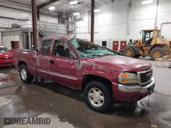 2005 GMC Sierra 1500 SLE with VIN 2GTEK19B551288460, listed as a IAAI auction lot 41543395 with 303,314 mi miles and . Bid and sale history available at DreamBid. Image 1.