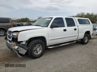 2003 Chevrolet Silverado 1500HD LS с VIN 1GCGC13U43F201993, выставлен на аукционе Copart как лот 62189765 с пробегом 102 568 миль миль и Списание • Salvage title. История ставок и продаж доступна на DreamBid. Изображение 1.