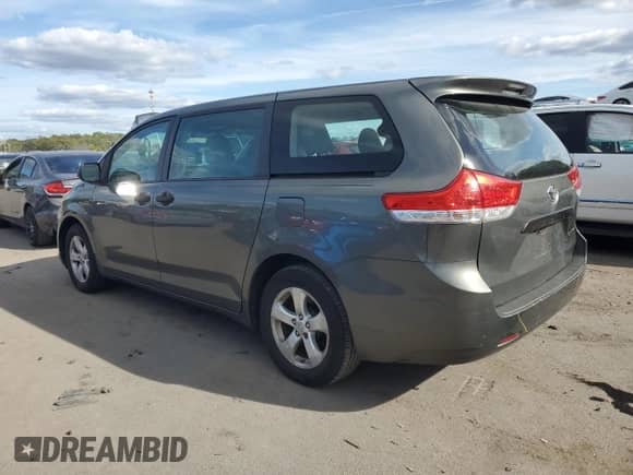 2011 Toyota Sienna с VIN 5TDKA3DC4BS008307, выставлен на аукционе Copart как лот 84420245 с пробегом 225 695 миль миль и Списание • Salvage title. История ставок и продаж доступна на DreamBid. Изображение 2.