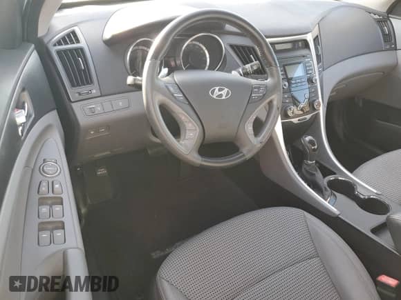 2011 Hyundai Sonata Limited z VIN 5NPEC4AC5BH015791, wystawiony jako Copart lot #85924235 z przebiegiem Nie podano mil oraz Nie do naprawy • Non repairable. Historia ofert i sprzedaży dostępna na DreamBid. Obrazek 8.