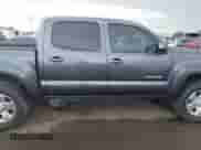 2015 Toyota Tacoma PreRunner z VIN 3TMJU4GN0FM185366, wystawiony jako IAAI lot #43316251 z przebiegiem 77 520 mil mil oraz . Historia ofert i sprzedaży dostępna na DreamBid. Obrazek 13.