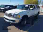 1998 Ford F-150 z VIN 2FTZX1860WCB00134, wystawiony jako IAAI lot #43498351 z przebiegiem 235 031 mil mil oraz . Historia ofert i sprzedaży dostępna na DreamBid. Obrazek 2.