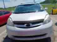 2007 Toyota Sienna XLE z VIN 5TDZK22C87S082670, wystawiony jako IAAI lot #42340249 z przebiegiem 227 064 mil mil oraz . Historia ofert i sprzedaży dostępna na DreamBid. Obrazek 12.