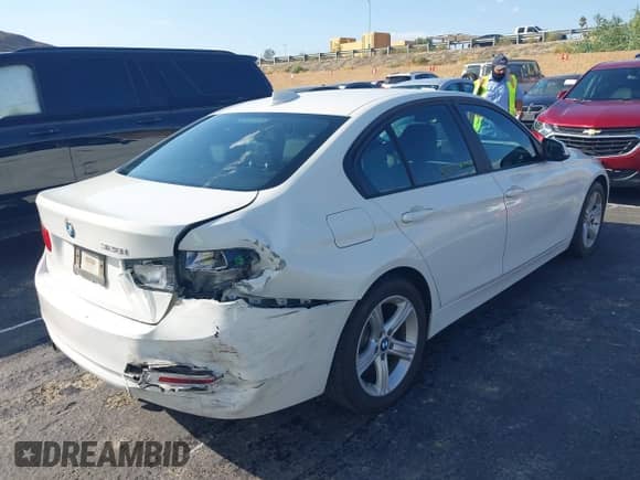 2015 BMW 3 Series 328i с VIN WBA3C1C58FK122780, выставлен на аукционе IAAI как лот 43294885 с пробегом 97 032 миль миль и . История ставок и продаж доступна на DreamBid. Изображение 4.