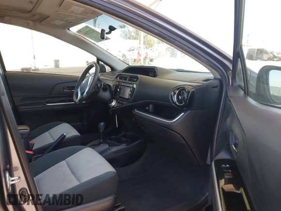 2015 Toyota Prius One z VIN JTDKDTB3XF1097121, wystawiony jako IAAI lot #42272691 z przebiegiem 124 485 mil mil oraz . Historia ofert i sprzedaży dostępna na DreamBid. Obrazek 5.