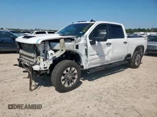 2025 Chevrolet Silverado 2500HD Custom с VIN 1GC4KMEYXSF207156, выставлен на аукционе Copart как лот 80077825 с пробегом 11 881 миль миль и Списание • Salvage title. История ставок и продаж доступна на DreamBid. Изображение 1.