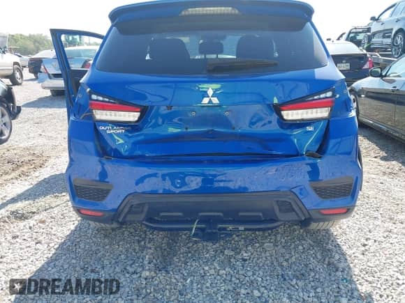 2021 Mitsubishi Outlander ES z VIN JA4ARUAU0MU033088, wystawiony jako IAAI lot #43329303 z przebiegiem 24 626 mil mil oraz . Historia ofert i sprzedaży dostępna na DreamBid. Obrazek 6.