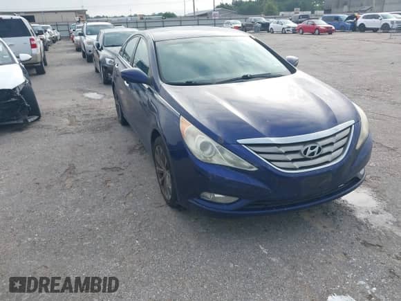 2012 Hyundai Sonata SE z VIN 5NPEC4AC0CH314087, wystawiony jako IAAI lot #43553139 z przebiegiem 178 159 mil mil oraz . Historia ofert i sprzedaży dostępna na DreamBid. Obrazek 1.