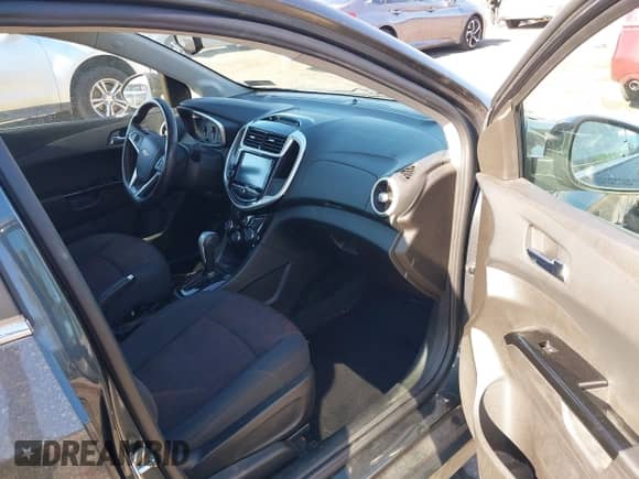 2017 Chevrolet Sonic LT z VIN 1G1JD6SG2H4153160, wystawiony jako IAAI lot #43408592 z przebiegiem 91 510 mil mil oraz . Historia ofert i sprzedaży dostępna na DreamBid. Obrazek 5.