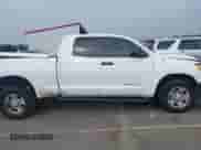 2012 Toyota Tundra z VIN 5TFRU5F17CX027958, wystawiony jako IAAI lot #42690061 z przebiegiem 228 438 mil mil oraz . Historia ofert i sprzedaży dostępna na DreamBid. Obrazek 13.