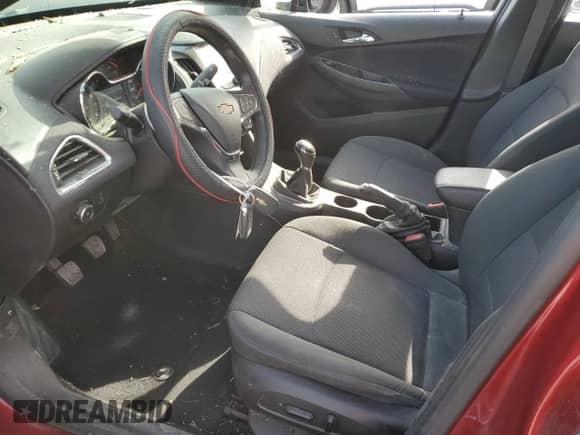 2017 Chevrolet Cruze LT z VIN 1G1BD5SMXH7133614, wystawiony jako Copart lot #50055965 z przebiegiem 118 704 mil mil oraz Szkoda całkowita • Salvage title. Historia ofert i sprzedaży dostępna na DreamBid. Obrazek 7.