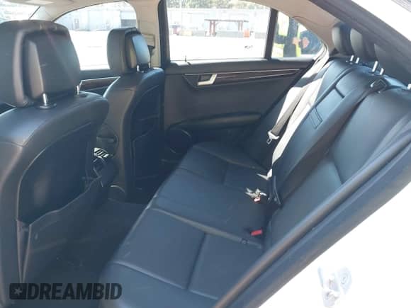 2013 Mercedes-Benz C 300 Sport с VIN WDDGF8AB5DR299259, выставлен на аукционе IAAI как лот 43406105 с пробегом 175 495 миль миль и . История ставок и продаж доступна на DreamBid. Изображение 8.