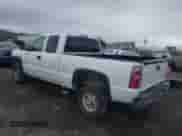 2003 Chevrolet Silverado 2500HD LT z VIN 1GCHK29U23E116984, wystawiony jako IAAI lot #43217859 z przebiegiem 265 239 mil mil oraz . Historia ofert i sprzedaży dostępna na DreamBid. Obrazek 3.
