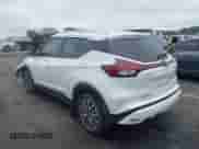 2024 Nissan Kicks SV z VIN 3N1CP5CV0RL574713, wystawiony jako IAAI lot #43196853 z przebiegiem 39 093 mil mil oraz . Historia ofert i sprzedaży dostępna na DreamBid. Obrazek 3.