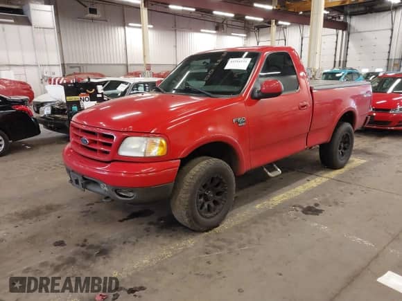 2003 Ford F-150 XL z VIN 1FTRF18W63NB74084, wystawiony jako IAAI lot #41516151 z przebiegiem 216 235 mil mil oraz . Historia ofert i sprzedaży dostępna na DreamBid. Obrazek 2.