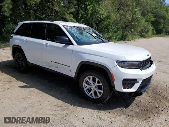 2025 Jeep Grand Cherokee Altitude with VIN 1C4RJHAG2S8657207, listed as a Copart auction lot 68435995 with 4,615 mi miles and Non repairable. Bid and sale history available at DreamBid. Image 4.