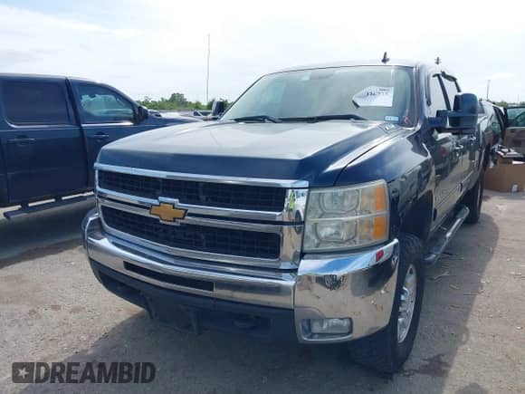 2008 Chevrolet Silverado 2500HD 1LT z VIN 1GCHC23K98F140009, wystawiony jako IAAI lot #42036735 z przebiegiem 279 468 mil mil oraz . Historia ofert i sprzedaży dostępna na DreamBid. Obrazek 6.