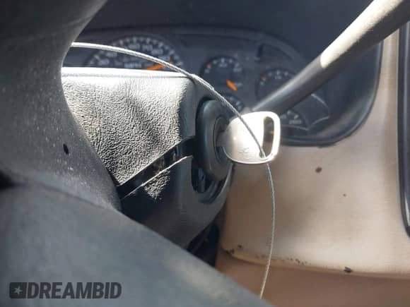2004 Chevrolet Silverado 1500 LS с VIN 1GCEK19T24E370779, выставлен на аукционе IAAI как лот 43391109 с пробегом Не указан миль и . История ставок и продаж доступна на DreamBid. Изображение 11.