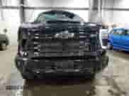 2024 Chevrolet Silverado 3500HD LTZ z VIN 2GC4YUEY3R1199871, wystawiony jako Copart lot #59727175 z przebiegiem Nie podano mil oraz Szkoda całkowita • Salvage title. Historia ofert i sprzedaży dostępna na DreamBid. Obrazek 5.