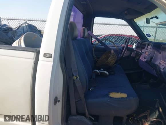 1998 Chevrolet Silverado 2500 z VIN 1GCGC24R8WZ188538, wystawiony jako IAAI lot #42532997 z przebiegiem 220 271 mil mil oraz . Historia ofert i sprzedaży dostępna na DreamBid. Obrazek 8.