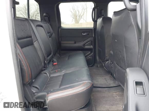 2023 Nissan Frontier SV z VIN 1N6ED1EK9PN615067, wystawiony jako IAAI lot #41554561 z przebiegiem 23 529 mil mil oraz . Historia ofert i sprzedaży dostępna na DreamBid. Obrazek 8.