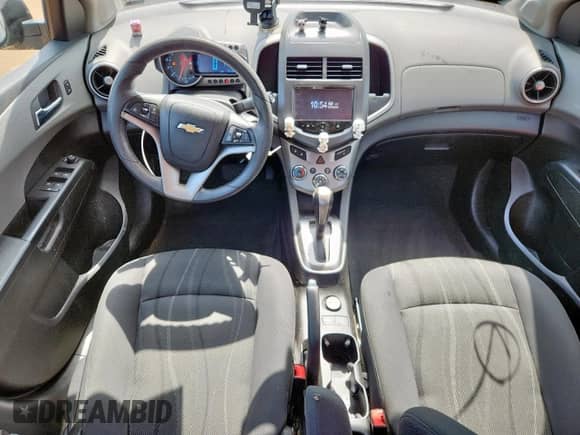 2016 Chevrolet Sonic LT z VIN 1G1JC5SH5G4153819, wystawiony jako Copart lot #61054405 z przebiegiem 76 381 mil mil oraz Szkoda całkowita • Salvage title. Historia ofert i sprzedaży dostępna na DreamBid. Obrazek 8.