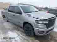 2025 Ram 1500 Lone Star z VIN 1C6RRFFG1SN537641, wystawiony jako IAAI lot #41563794 z przebiegiem 11 488 mil mil oraz . Historia ofert i sprzedaży dostępna na DreamBid. Obrazek 1.