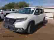 2021 Honda Passport Sport z VIN 5FNYF7H25MB000793, wystawiony jako IAAI lot #41350844 z przebiegiem 54 958 mil mil oraz . Historia ofert i sprzedaży dostępna na DreamBid. Obrazek 2.