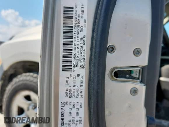 2010 Dodge 1500 SLT z VIN 1D7RB1GTXAS218014, wystawiony jako Copart lot #69746695 z przebiegiem 301 260 mil mil oraz Szkoda całkowita • Salvage title. Historia ofert i sprzedaży dostępna na DreamBid. Obrazek 12.