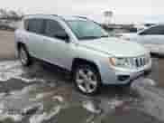 2012 Jeep Compass Limited z VIN 1C4NJCCB3CD511555, wystawiony jako IAAI lot #41752339 z przebiegiem 128 435 mil mil oraz . Historia ofert i sprzedaży dostępna na DreamBid. Obrazek 1.