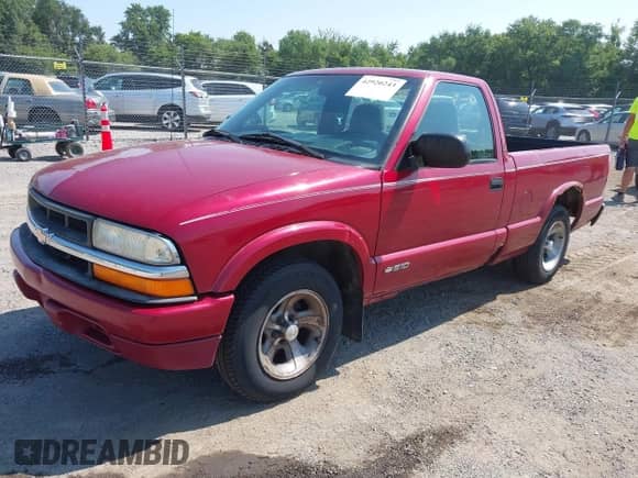 1999 Chevrolet S-10 with VIN 1GCCS1440XK195610, listed as a IAAI auction lot 42920243 with 187,944 mi miles and . Bid and sale history available at DreamBid. Image 2.