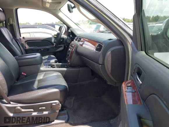 2014 Chevrolet Tahoe LT with VIN 1GNSCBE04ER147792, listed as a IAAI auction lot 42781257 with 136,462 mi miles and . Bid and sale history available at DreamBid. Image 5.
