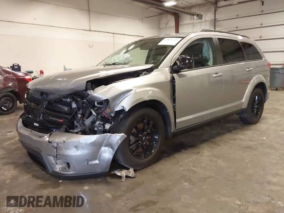 2019 Dodge Journey SE z VIN 3C4PDCBB2KT797019, wystawiony jako IAAI lot #42824621 z przebiegiem 49 411 mil mil oraz . Historia ofert i sprzedaży dostępna na DreamBid. Obrazek 2.