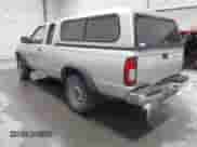 1998 Nissan Frontier XE z VIN 1N6DD26Y5WC344751, wystawiony jako IAAI lot #42142806 z przebiegiem 200 111 mil mil oraz . Historia ofert i sprzedaży dostępna na DreamBid. Obrazek 3.