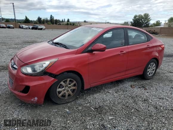 2014 Hyundai Accent GLS z VIN KMHCT4AE0EU707844, wystawiony jako Copart lot #81399485 z przebiegiem 156 373 mil mil oraz Czysty tytuł • Clean title. Historia ofert i sprzedaży dostępna na DreamBid. Obrazek 1.