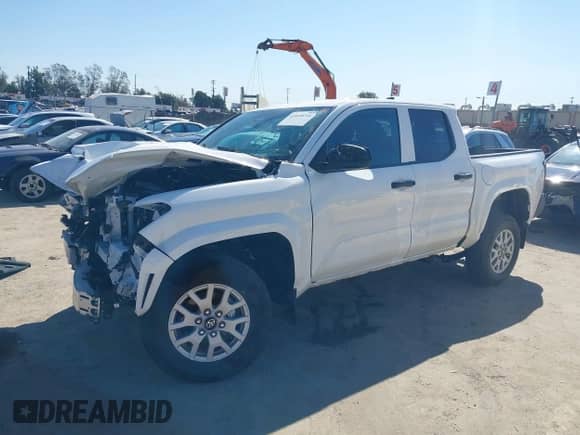 2024 Toyota Tacoma SR с VIN 3TYKD5HN9RT002032, выставлен на аукционе IAAI как лот 41640216 с пробегом 6 144 миль миль и . История ставок и продаж доступна на DreamBid. Изображение 14.