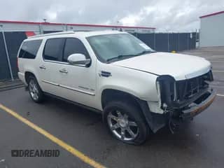 2011 Cadillac Escalade ESV Premium z VIN 1GYS4JEF9BR130075, wystawiony jako IAAI lot #42201585 z przebiegiem 237 607 mil mil oraz . Historia ofert i sprzedaży dostępna na DreamBid. Obrazek 1.