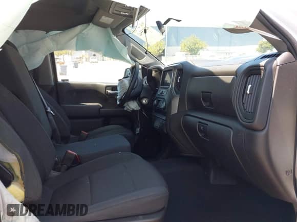 2021 Chevrolet Silverado 1500 Custom z VIN 3GCPWBEH6MG176916, wystawiony jako IAAI lot #42815542 z przebiegiem 35 488 mil mil oraz . Historia ofert i sprzedaży dostępna na DreamBid. Obrazek 5.