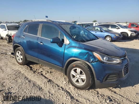 2020 Chevrolet Trax LT with VIN 3GNCJLSB0LL120311, listed as a Copart auction lot 84272115 with 70,298 mi miles and Salvage title. Bid and sale history available at DreamBid. Image 4.