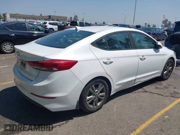 2018 Hyundai Elantra Value Edition z VIN 5NPD84LF2JH376382, wystawiony jako IAAI lot #42976002 z przebiegiem 138 370 mil mil oraz . Historia ofert i sprzedaży dostępna na DreamBid. Obrazek 4.