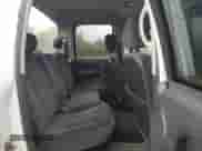 2005 Dodge 1500 SLT z VIN 1D7HU18D15S268383, wystawiony jako Copart lot #72620554 z przebiegiem 129 365 mil mil oraz Czysty tytuł • Clean title. Historia ofert i sprzedaży dostępna na DreamBid. Obrazek 10.